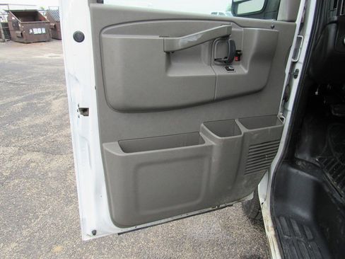 Used 2018 Chevrolet Express 2500 w/ Driver Convenience Package RWD image 25