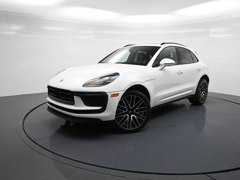 New 2025 Porsche Macan image 1