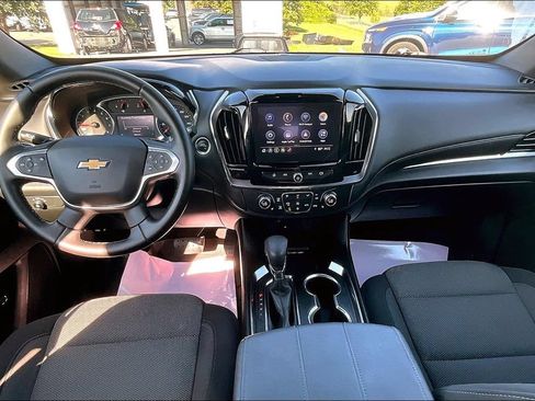 Used 2023 Chevrolet Traverse LT FWD image 9