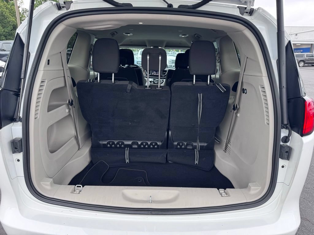 Used 2023 Chrysler Voyager LX FWD image 15