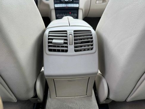 Used 2015 Mercedes-Benz E 400 4MATIC Sedan image 41