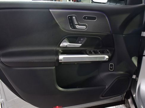 Certified 2022 Mercedes-Benz GLB 250 4MATIC image 11