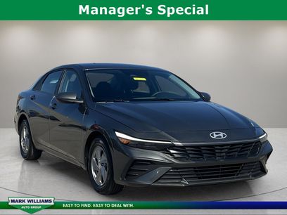 Used 2025 Hyundai Elantra SE w/ Cargo Package