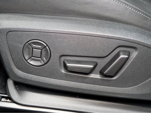 Used 2025 Audi Q6 e-tron Premium Plus w/ Premium Plus AWD/4WD image 6