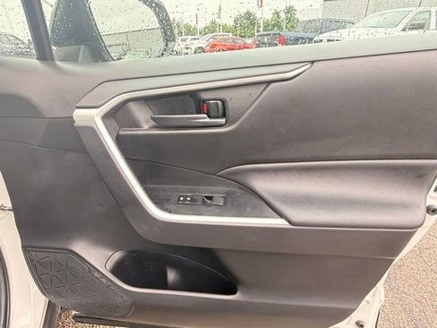 Used 2021 Toyota RAV4 LE w/ Carpet Mat Package (TMS) FWD image 13