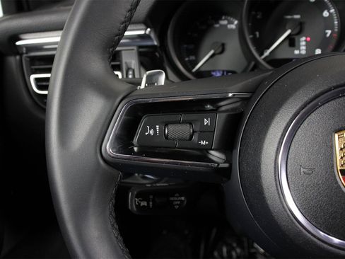 Used 2025 Porsche Macan image 14