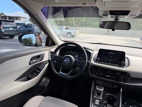 Used 2023 Nissan Rogue SV FWD image 24