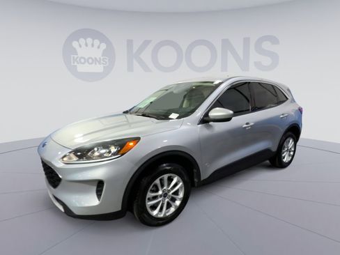 Used 2020 Ford Escape SE image 5