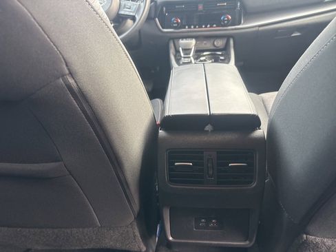 Used 2021 Nissan Rogue SV image 10