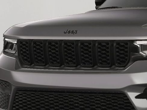 New 2025 Jeep Grand Cherokee Altitude image 9