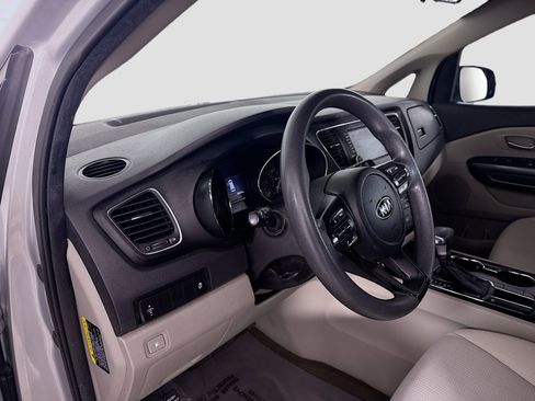 Used 2021 Kia Sedona LX image 22