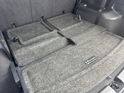 Used 2023 Volkswagen Tiguan SE w/ Panoramic Sunroof Package FWD image 83