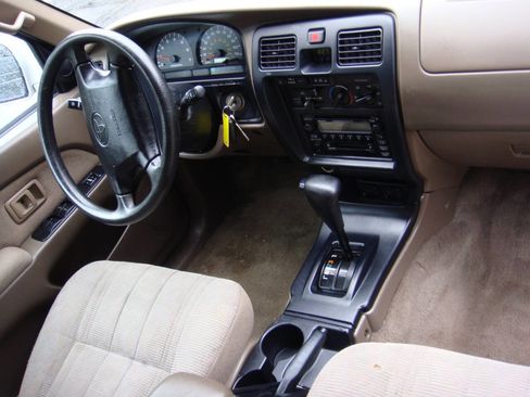 Used 2000 Toyota 4Runner SR5 image 16