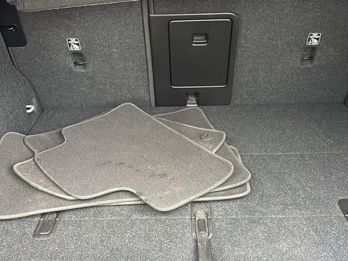 Certified 2025 Volvo XC40 B5 Plus AWD/4WD image 31