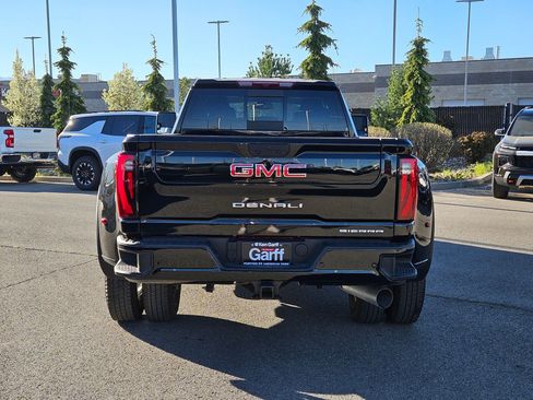 Used 2025 GMC Sierra 3500 Denali image 4