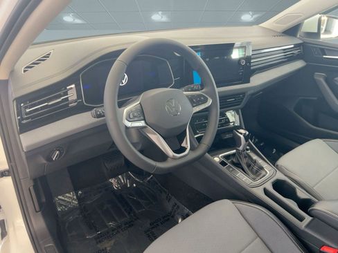 New 2026 Volkswagen Jetta SE image 4