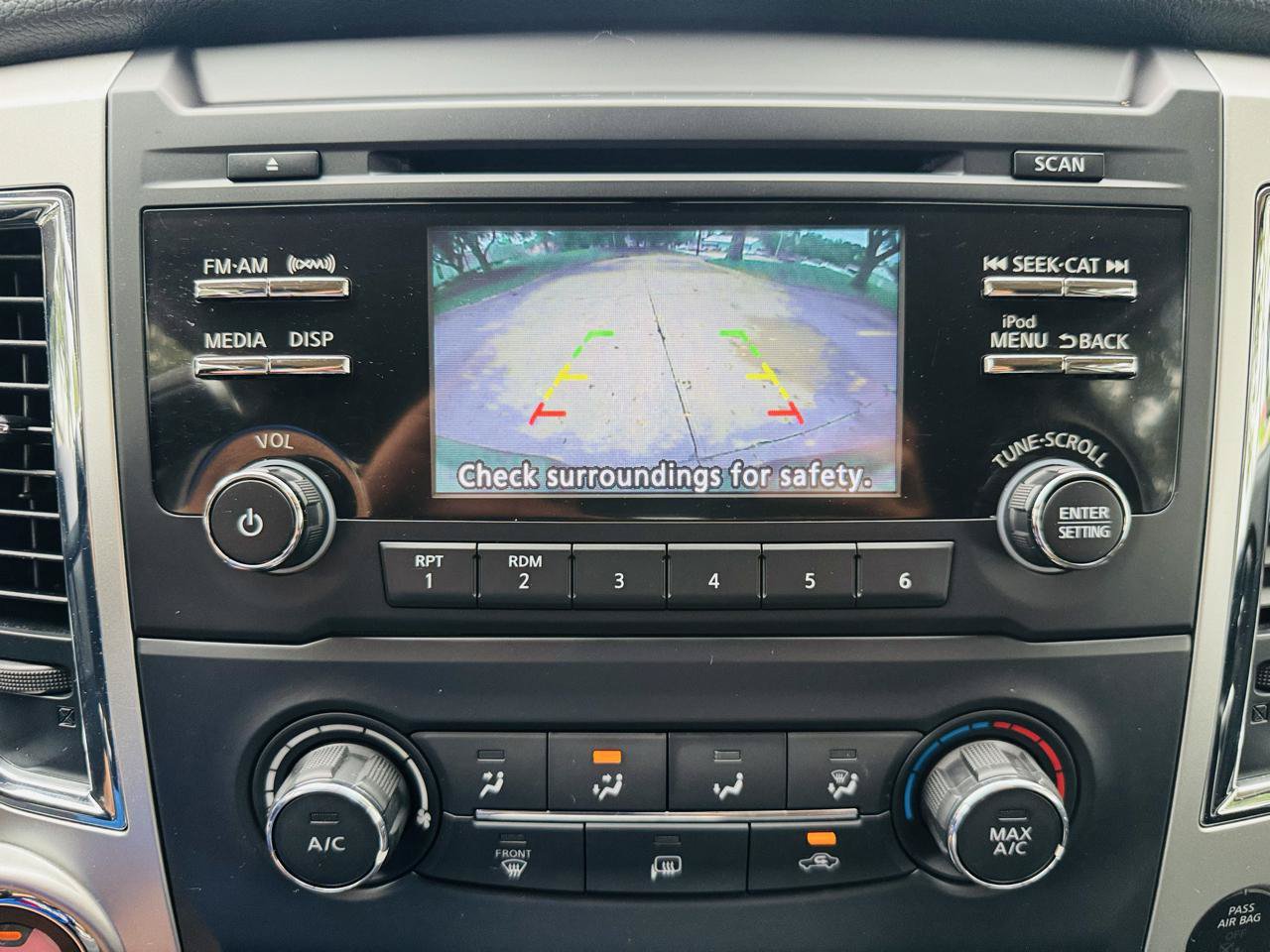 Used 2018 Nissan Titan SV AWD/4WD image 15