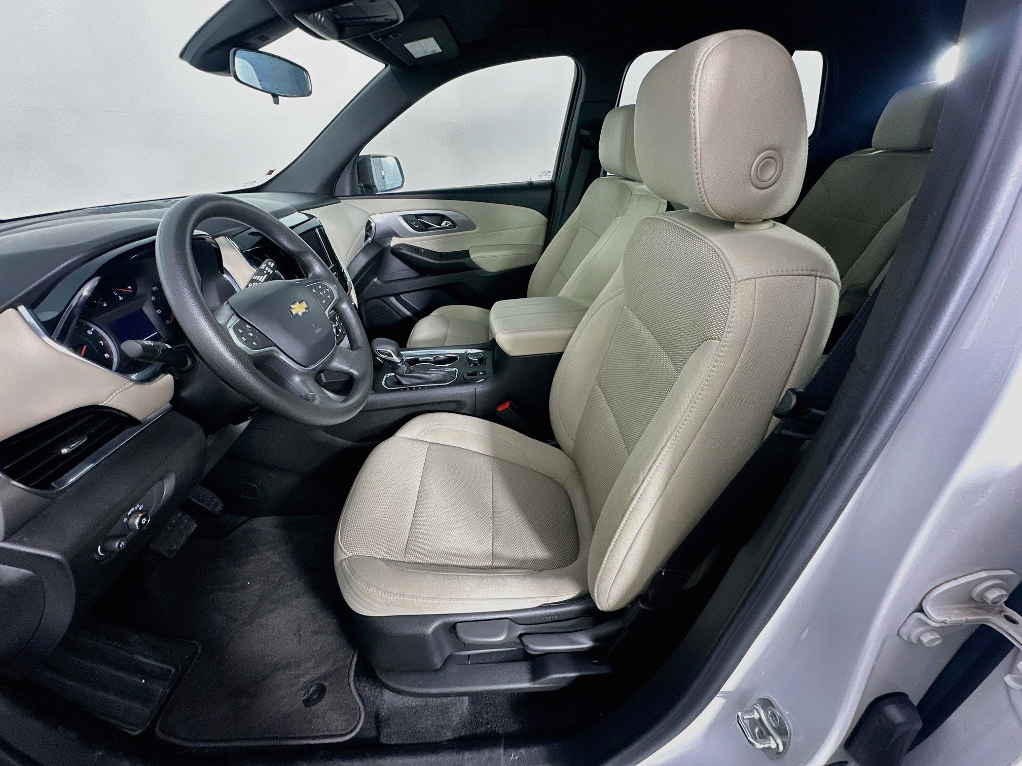 Used 2023 Chevrolet Traverse LS FWD image 13