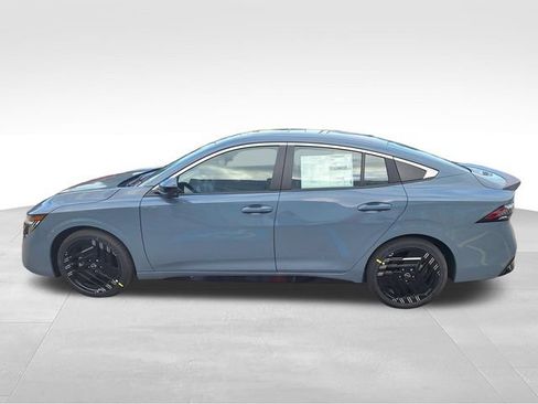 New 2026 Nissan Sentra SR w/ SR Premium Package FWD image 4