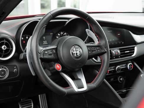 Used 2023 Alfa Romeo Giulia Estrema image 36