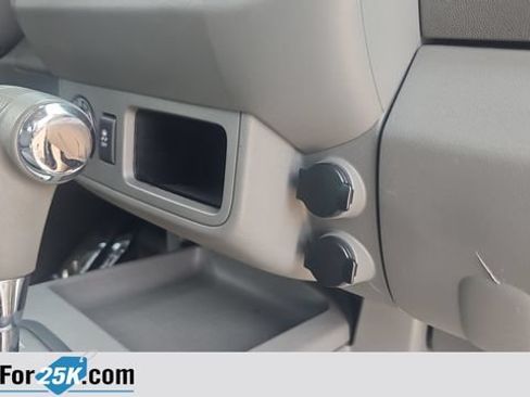 Used 2013 Nissan Frontier SV AWD/4WD image 28