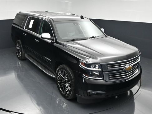 Used 2018 Chevrolet Suburban Premier AWD/4WD image 22