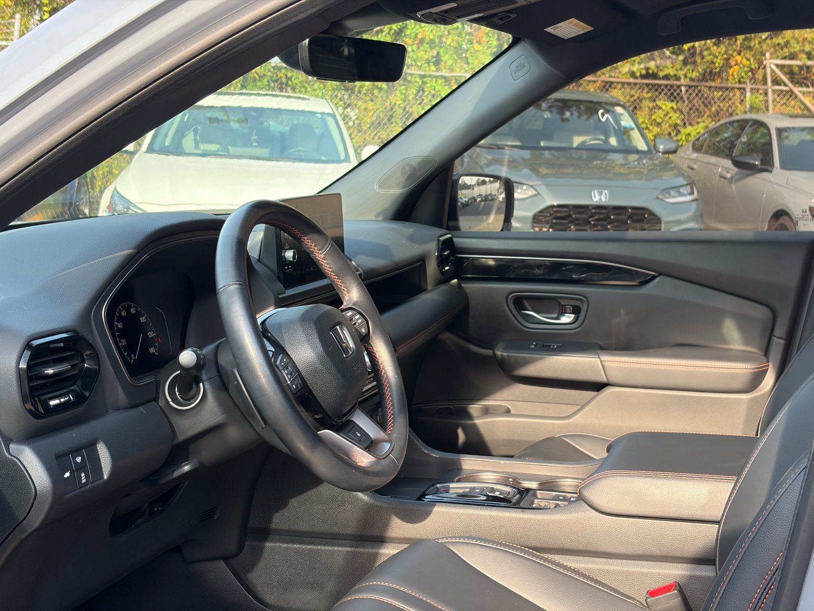 Used 2025 Honda Pilot TrailSport image 10