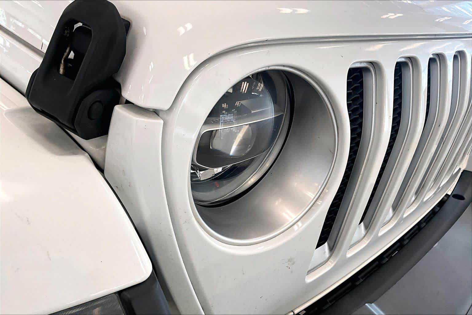 Used 2018 Jeep Wrangler Unlimited Sahara w/ LED Lighting Group AWD/4WD image 25