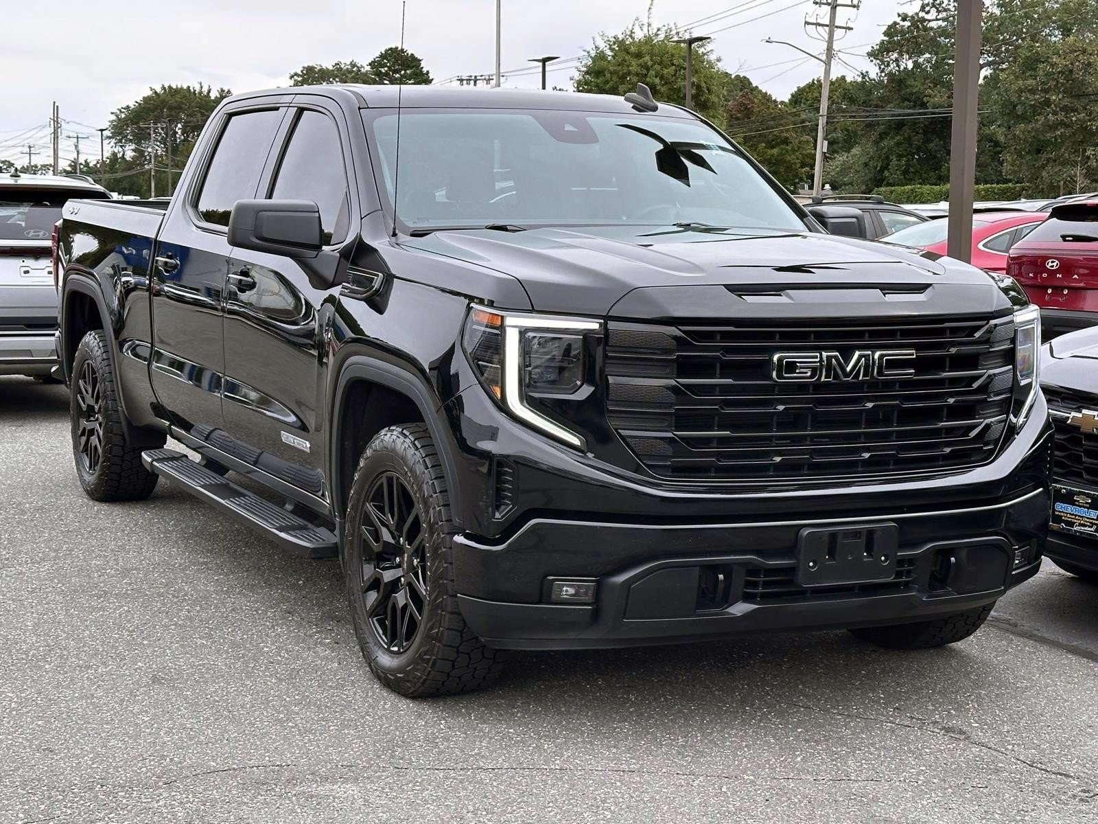 Used 2024 GMC Sierra 1500 Elevation w/ LPO, Elevation Black Package AWD/4WD image 5
