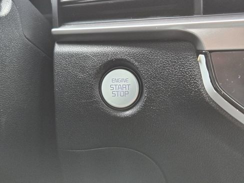 Used 2025 Kia Sorento S FWD image 23