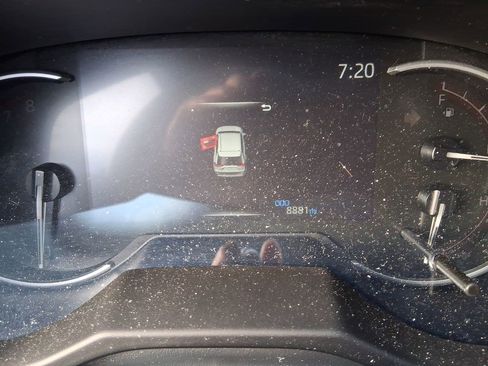 Used 2024 Toyota RAV4 LE FWD image 7