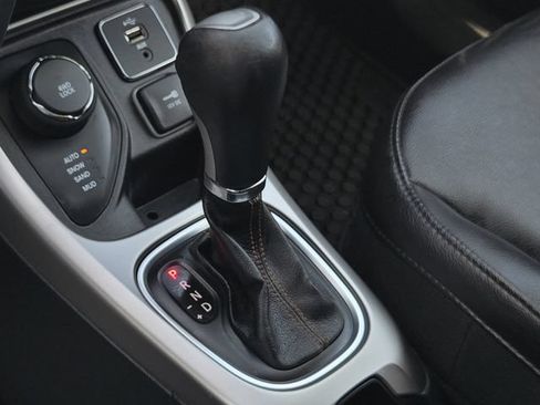 Used 2018 Jeep Compass Latitude w/ Cold Weather Group AWD/4WD image 21