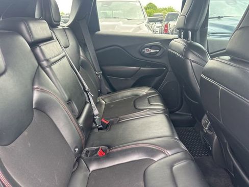 Used 2019 Jeep Cherokee Trailhawk w/ Comfort & Convenience Group AWD/4WD image 8
