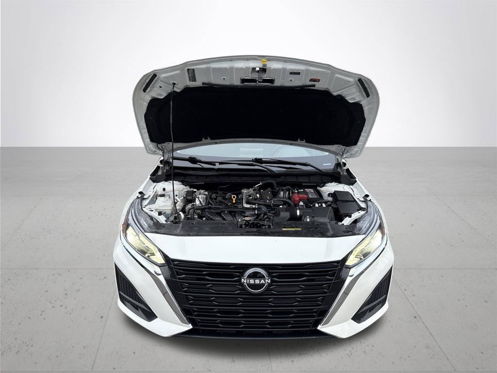 Used 2025 Nissan Altima 2.5 SV FWD image 3