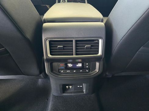 Used 2025 Volkswagen Atlas SEL AWD/4WD image 34