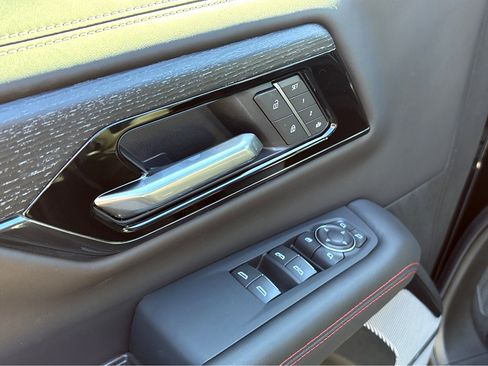 New 2025 GMC Yukon AT4 Ultimate image 24