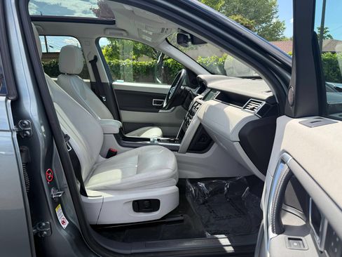 Used 2019 Land Rover Discovery Sport HSE AWD/4WD image 31