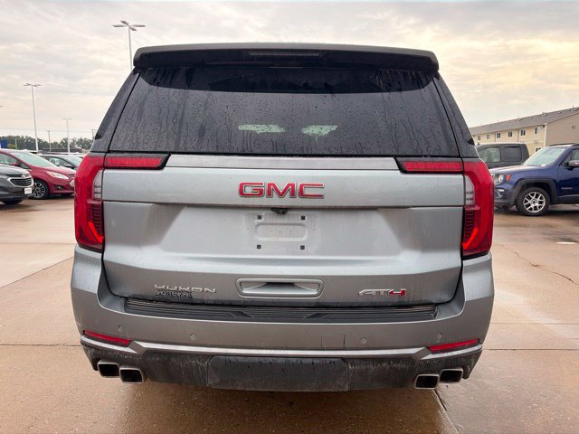 Used 2025 GMC Yukon AT4 AWD/4WD image 4