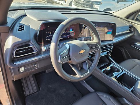 Used 2026 Chevrolet Traverse LT w/ Driver Confidence Package AWD/4WD image 14