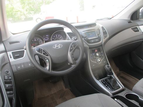 Used 2014 Hyundai Elantra SE w/ Option Group 02 FWD image 7