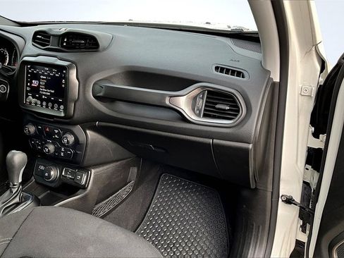 Used 2023 Jeep Renegade Latitude w/ Premium Group image 17