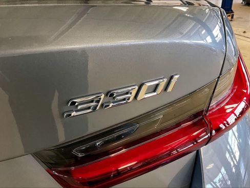 Used 2023 BMW 330i Sedan w/ Premium Package RWD image 9