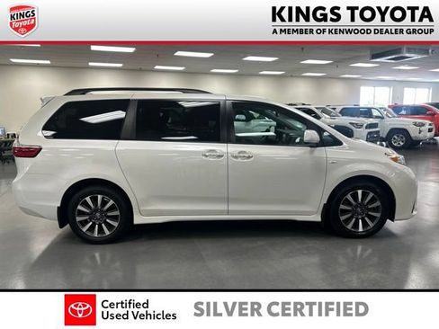 Used 2019 Toyota Sienna XLE w/ XLE Navigation Package AWD/4WD image 10
