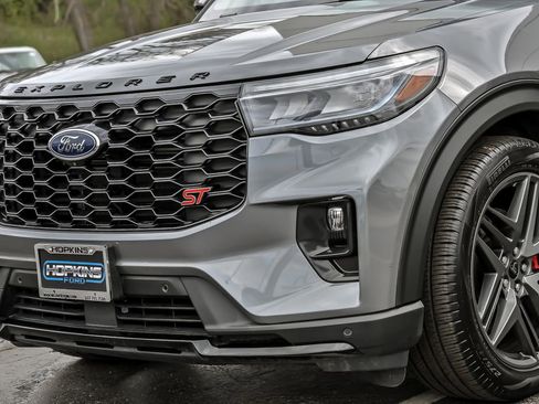 Used 2025 Ford Explorer ST AWD/4WD image 6