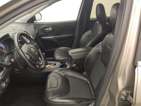 Used 2020 Jeep Cherokee Latitude Plus AWD/4WD image 17