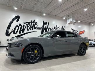 Used 2019 Dodge Charger SXT image 1