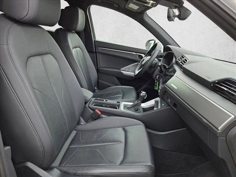 Used 2025 Audi Q3 2.0T Premium image 17