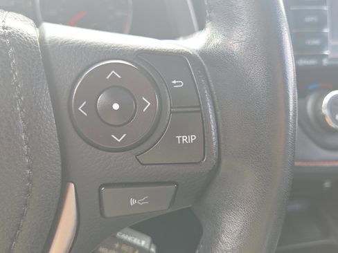 Used 2017 Toyota RAV4 SE image 27