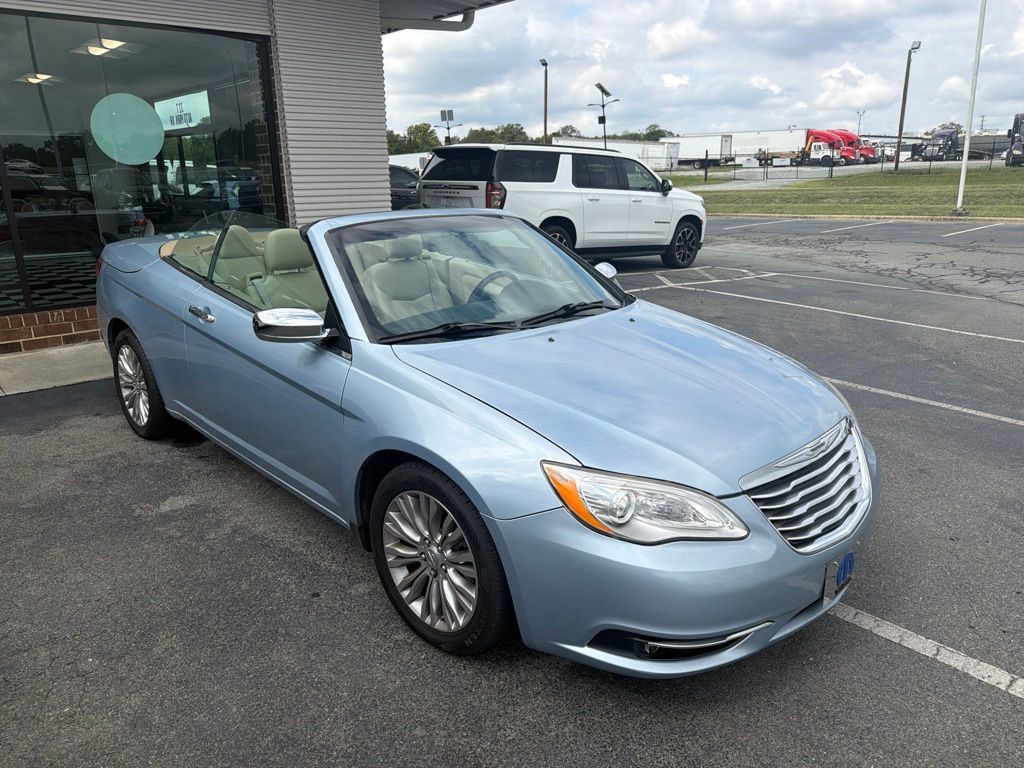 Used 2014 Chrysler 200 Limited FWD image 2
