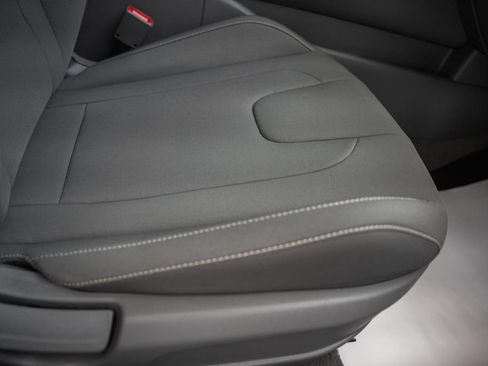 Used 2025 Hyundai Elantra Sport FWD image 32